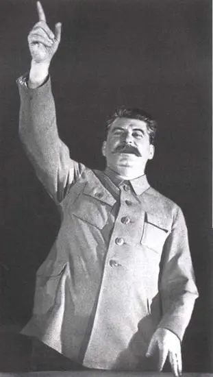 Сталин выступает на торжественном заседании посвященном пуску московского - фото 40
