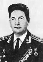 В Н Иванов 1974 г Нарком ВМФ Н Г Кузнецов на черноморском тральщике Погр - фото 24