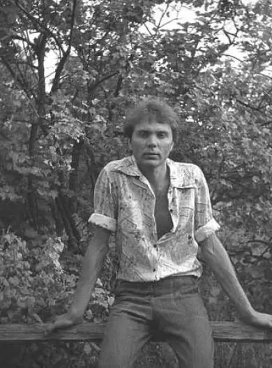 Юрий Морзов Поездка на Днестр Лето 1979 г За пультом на студии 1990 г - фото 32