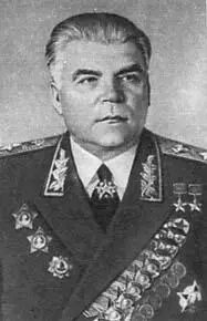 Р Я Малиновский В И Вознюк Командование 8 гмп Слева направо X А - фото 26