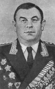 В И Вознюк Командование 8 гмп Слева направо X А Макарьян А М Лобанов - фото 27