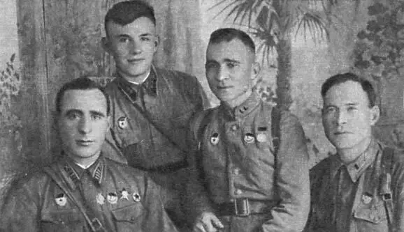 А И Нестеренко А Г Строганов И А Евсюков А Ф Алферов Показ стрельбы - фото 47