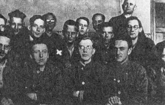 Рихард Шерингер в тюрьме среди политических заключенных помечен на фото - фото 37