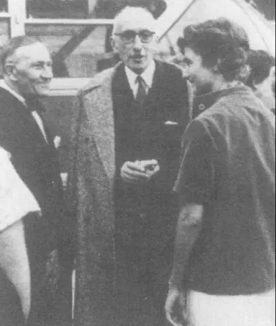 С Франсуа Мориаком в центре и Франсуа Ле Гри С Жаном Кокто 4 января 1958 года - фото 22
