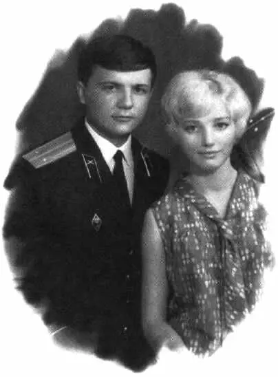 Татьяна и Владимир Резуны Разведотдел штаба Приволжского военного округа 1971 - фото 5