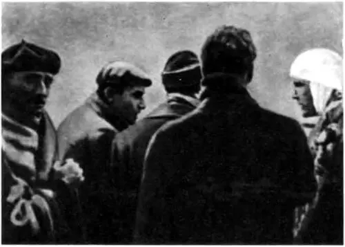 Испания Ким Филби крайний слева после ранения осколком снаряда 1937 г - фото 6