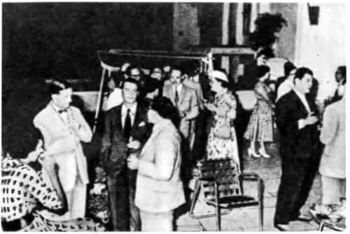 Ким Филби второй слева на приеме в Бейруте 1960 г Ким Филби с дочерью - фото 13