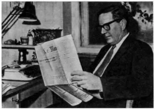 Ким Филби в своем кабинете в московской квартире 1967 г Ким Филби на - фото 16