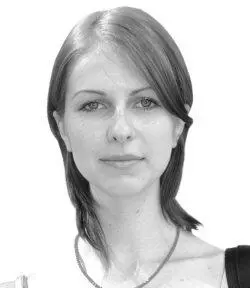Уши Верхняя граница уха на уровне между бровей и глаз признак средних - фото 325