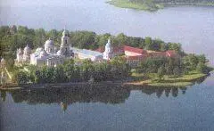 Получив благословение поднимаюсь на балкон колокольни Под самым шпилем с - фото 16