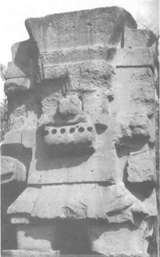 Найдено две скульптуры толстяка Тлалока одна из них ныне находится в - фото 84