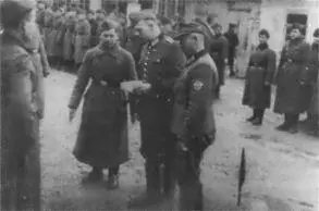 Награждение отличившихся добровольцев Ямалиев в итоге предложил осуществить - фото 26