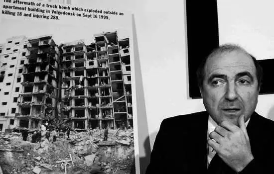 Березовский на прессконференции в Лондоне 5 марта 2002 г AP ImagesRichard - фото 27
