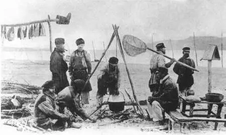 Рыбаки после окончания лова Фотография 1890х гг Вид Невы зимой Фотография - фото 10