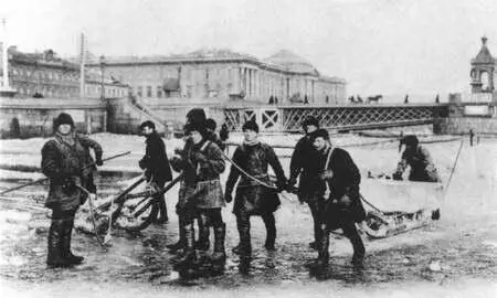 Заготовка льда на Неве Фотография 1890х гг Водовоз Фотография 1900х гг - фото 12