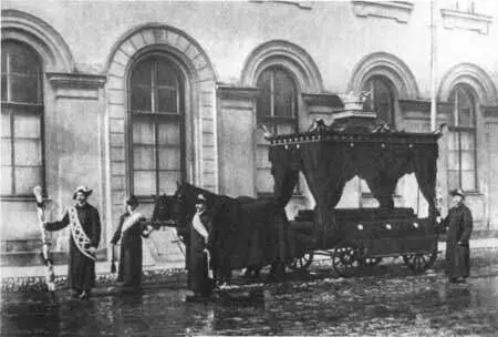 Похоронный катафалк Фотография 1900х гг Рассыльный С открытки 1900х гг - фото 23