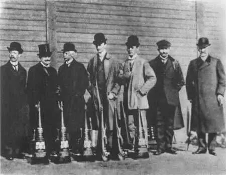 Так одевались мужчины в Петербурге Фотография 1909 г Представитель - фото 58