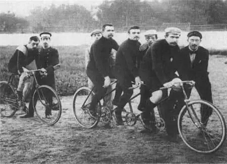 Велогонщики Фотография 1900х гг Спортивная форма теннисистов в начале - фото 83