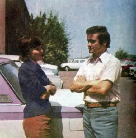 Знают ли эти молодые люди что они завязали друг перед другом руки левым и - фото 39