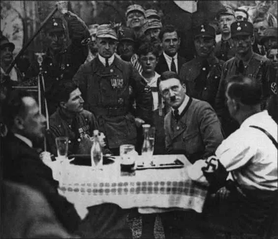 В 1926 г среди сторонников Гитлера насчитывалось всего 300 тысяч человек - фото 20