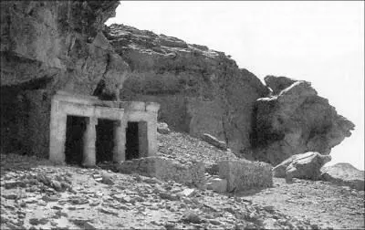 Пещерный скальный храм Сети I в Канаисе на берегу ВадиАббад Гор - фото 122