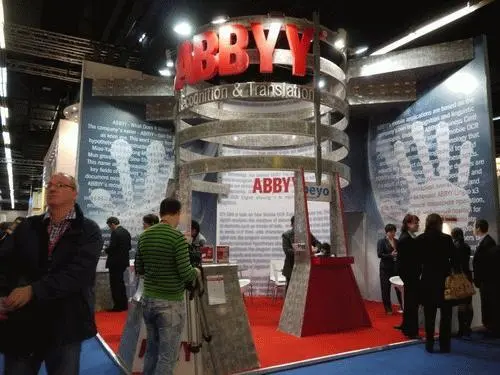 Стенд компании ABBYY во втором павильоне был выполнен в красносеробелой гамме - фото 31