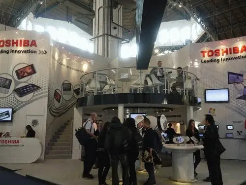 Павильон корпорации Toshiba был не такой огромный но оформлен с большим - фото 39