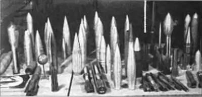 Рис 232 Модели артиллерийских снарядов и неуправляемых ракет для - фото 49
