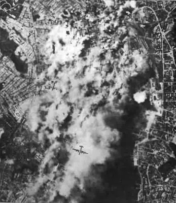 Рис 250 Осень 1944 г Летящие во главе строя машин американские Б24 - фото 67