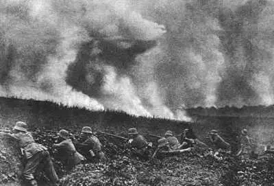 Рис 23 Газовая волна приближается к германской линии обороны Гонка - фото 50