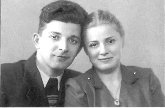 Аркадий Натанович и Елена Ильинична Ошанина 1954г Хабаровск Аркадий - фото 17