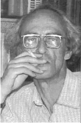 Александр Мирер Мариан Ткачев Аркадий Арканов и Аркадий Стругацкий на даче в - фото 38