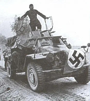 Группа легких автомобилей вермахта SdKfz223 проводит тактическую разведку - фото 12