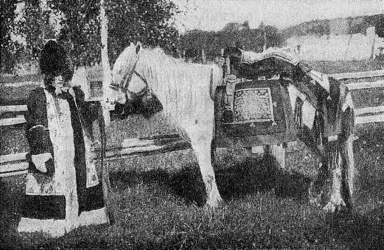 Рис 18 Якутская невеста Кафтан доходил до земли и заканчивался опушкой из - фото 18
