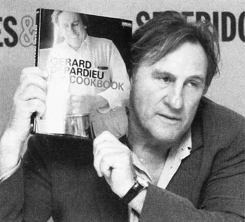 Не меньше чем есть Жерар любит готовить и даже издал собственную кулинарную - фото 27