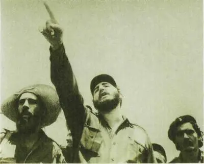 Камило Сьенфуэгос и Фидель Кастро во время митинга 26 июля 1959 года Фото - фото 21