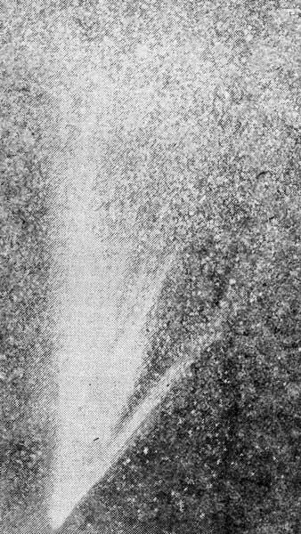 Рис 9 Комета Мркоса 1957 V Хорошо видны хвосты кометы Удивительно что - фото 14