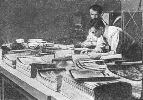 Рис 99 Менее чем через 12 часов после возвращения разведывательного самолета - фото 108