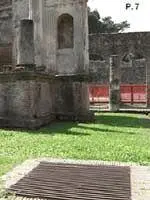 Не испортив собой шикарной виллы Менандра Casa del Menandro и дорожного - фото 382