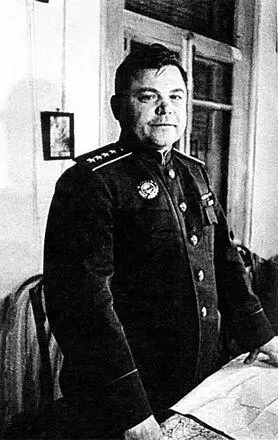 Командующий 1м Украинским фронтом генерал армии Н Ф Ватутин Снимок 1944 - фото 16