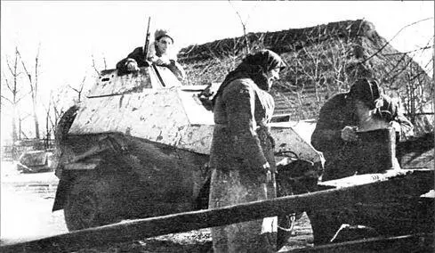 Легкая бронемашина БА64 во время рекогносцировки местности 1й Украинский - фото 18