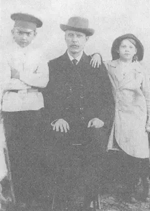 Клава Шульженко гимназистка 1918 год Клавдия Шульженко в 1923 году - фото 3