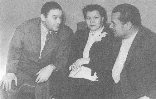 К Шульженко 1961 год На концерте в театре Эстрады 1965 год На - фото 19