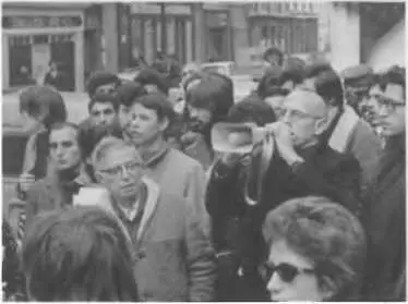 Жан Поль Сартр и Фуко на митинге в защиту прав иммигрантов Ноябрь 1972 г - фото 15