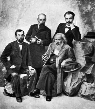 Д И Менделеев во главе экспедиции на Урал Сидят Д И Менделеев справа и - фото 323