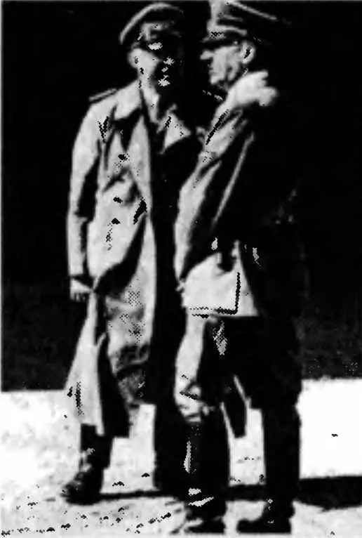 Генрих Гиммлер и Адольф Гитлер Октябрь 1944 года Если мы обратимся к истории - фото 43