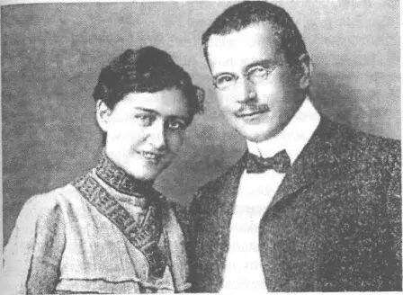 Юнг с женой Эммой в год свадьбы В 1903 г Юнг женился на двадцатилетней Эмме - фото 22
