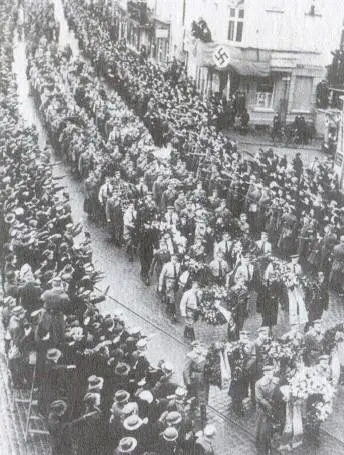 Похороны Вильгельма Густлофа 12 февраля 1936 года в Шверине с участием 35000 - фото 6