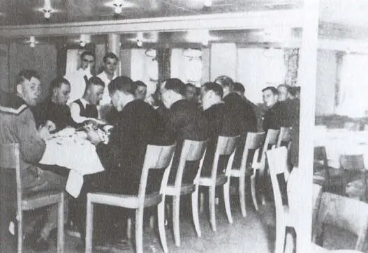 Судовая команда за обедом 20 апреля 1938 года Вильгельм Густлоф покидает с - фото 17