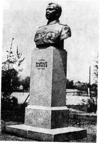 Памятник генералу В Заимову в Софии на бульваре его имени 1972 год - фото 65